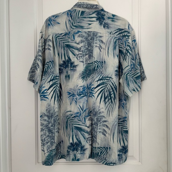 Tommy Bahama 100% Silk Blue and White Casual Button Down Shirt - Picture 2 of 11